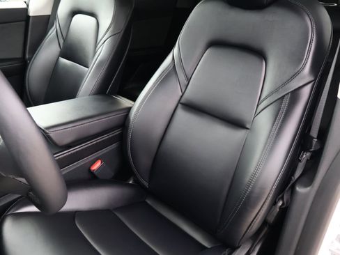 Used 2023 Tesla Model Y Performance image 14