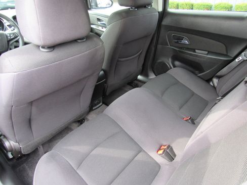 Used 2015 Chevrolet Cruze LT image 25