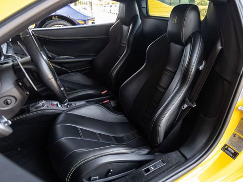 Used 2015 Ferrari 458 Spider RWD image 38