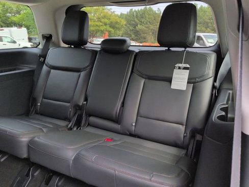 New 2025 Ford Expedition Active image 13