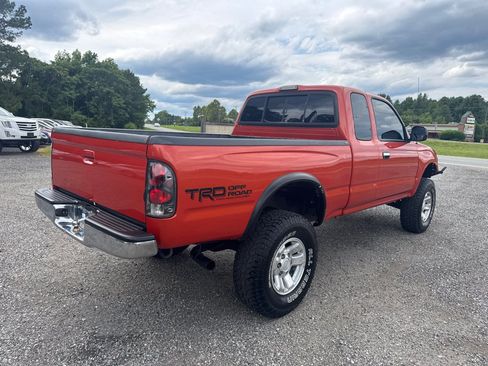 Used 2000 Toyota Tacoma PreRunner RWD image 11