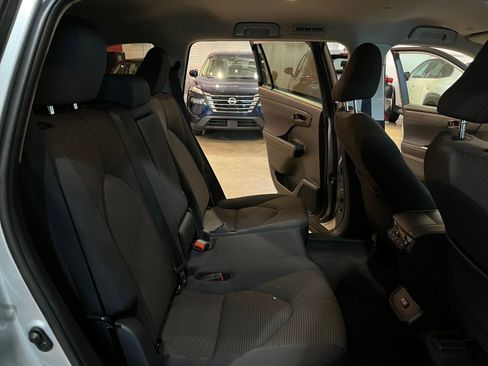 Used 2025 Toyota Highlander LE FWD image 39