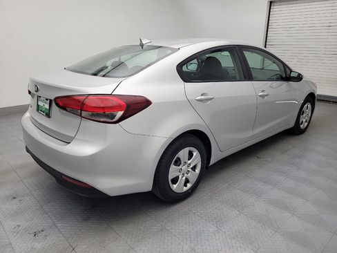 Used 2017 Kia Forte LX image 9
