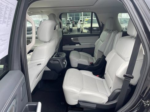 Used 2025 Ford Expedition Platinum w/ Driver's Package AWD/4WD image 14