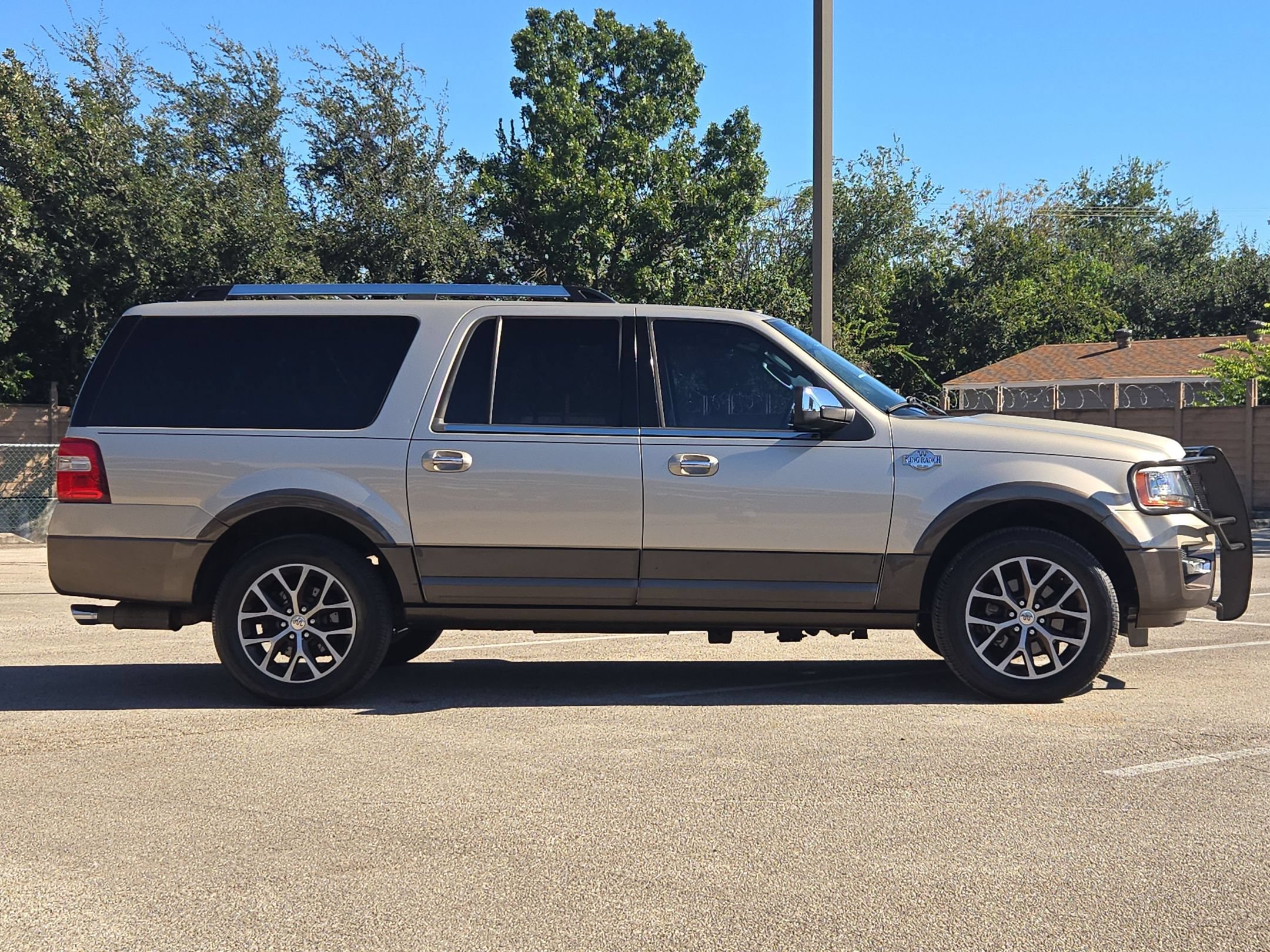 Used 2017 Ford Expedition EL King Ranch RWD image 2