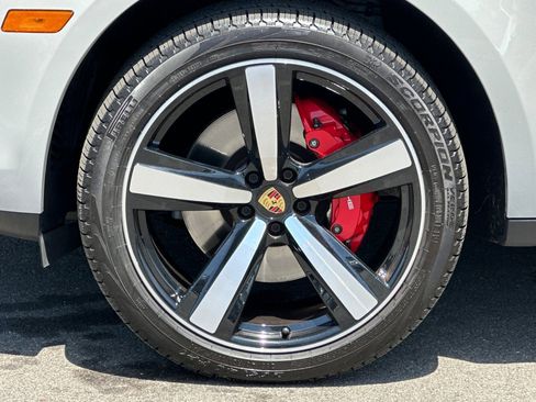 Certified 2024 Porsche Macan S AWD/4WD image 27