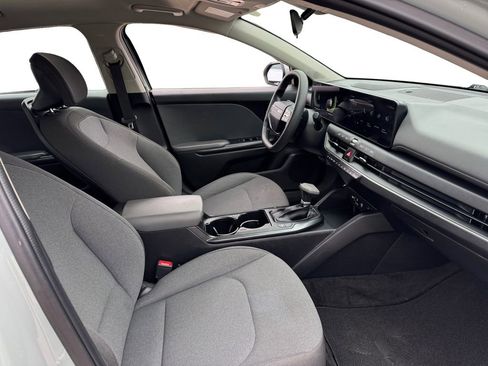 Used 2025 Kia K4 LXS image 18