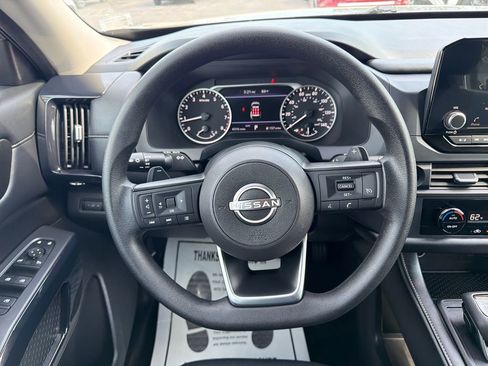 Used 2025 Nissan Pathfinder S AWD/4WD image 17