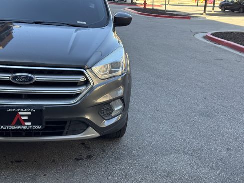 Used 2017 Ford Escape SE w/ Equipment Group 201A image 11