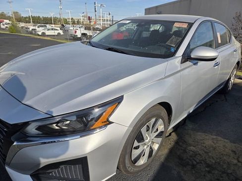 Used 2023 Nissan Altima 2.5 S image 10