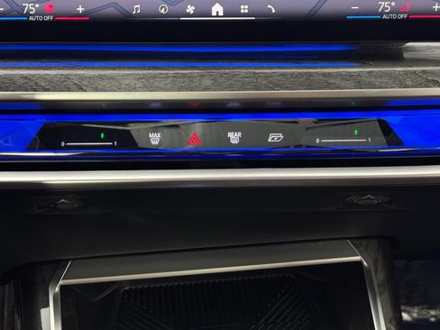 Used 2024 BMW i7 xDrive60 image 33