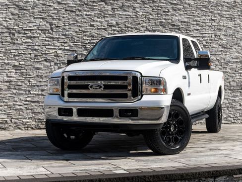 Used 2005 Ford F350 XL image 2