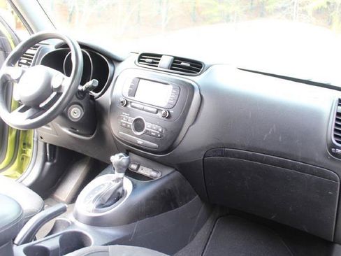 Used 2017 Kia Soul + FWD image 13