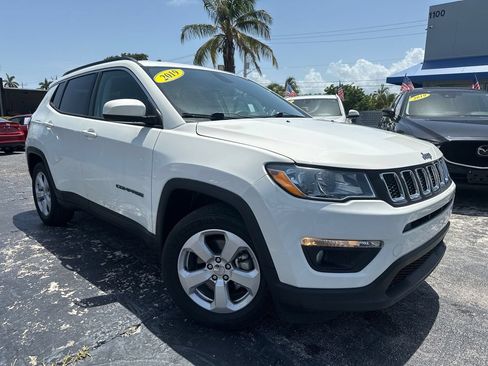 Used 2019 Jeep Compass Latitude FWD image 3
