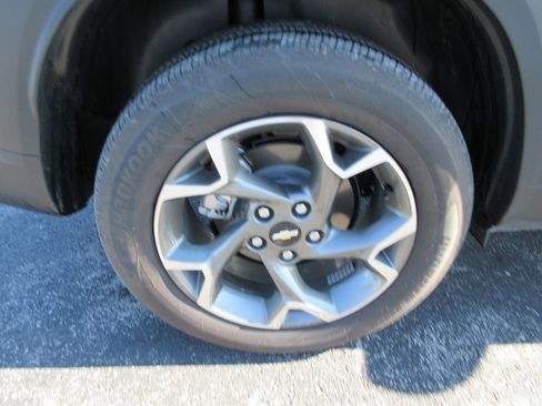 Used 2025 Chevrolet Trax LT w/ LT Convenience Package image 9