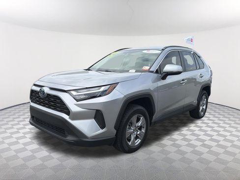 Certified 2022 Toyota RAV4 XLE w/ Convenience Package AWD/4WD image 3