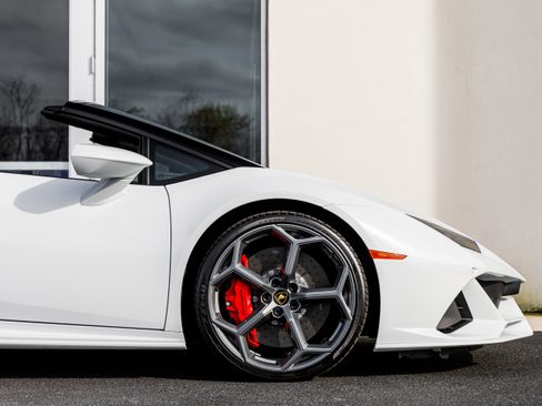Used 2024 Lamborghini Huracan EVO image 25