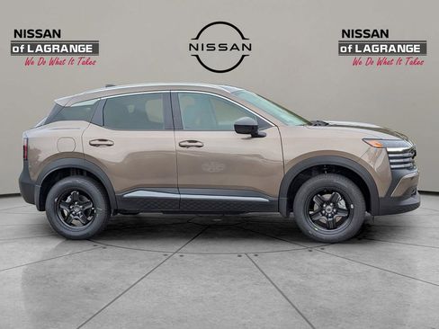 New 2026 Nissan Kicks SV image 4