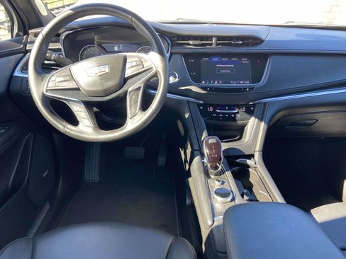 Used 2025 Cadillac XT5 Premium Luxury image 2