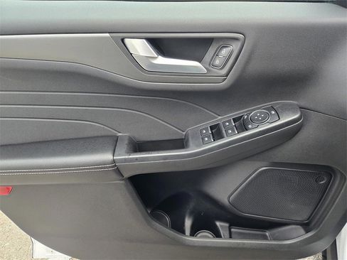 Used 2023 Ford Escape SE w/ Class II Trailer Tow Package image 17