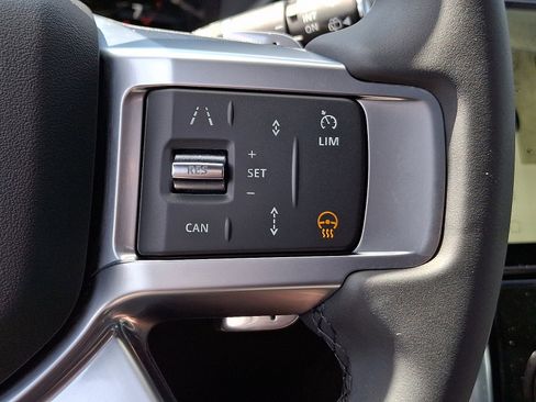 Certified 2024 Land Rover Discovery Dynamic SE image 24