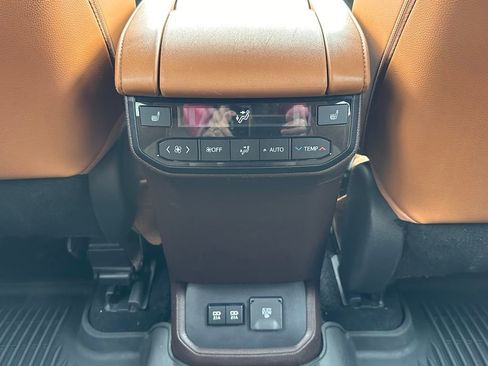 Used 2021 Toyota Highlander Platinum AWD/4WD image 32