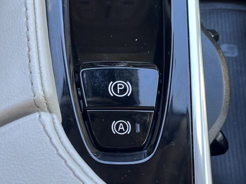 Used 2023 Volvo XC90 B5 Core w/ Protection Package Premier image 9