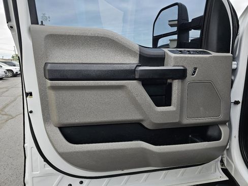 Used 2017 Ford F250 XL w/ Power Equipment Group AWD/4WD image 4