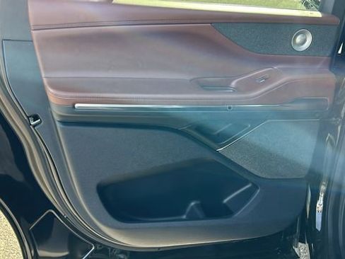 Used 2025 Lincoln Navigator L Reserve image 15