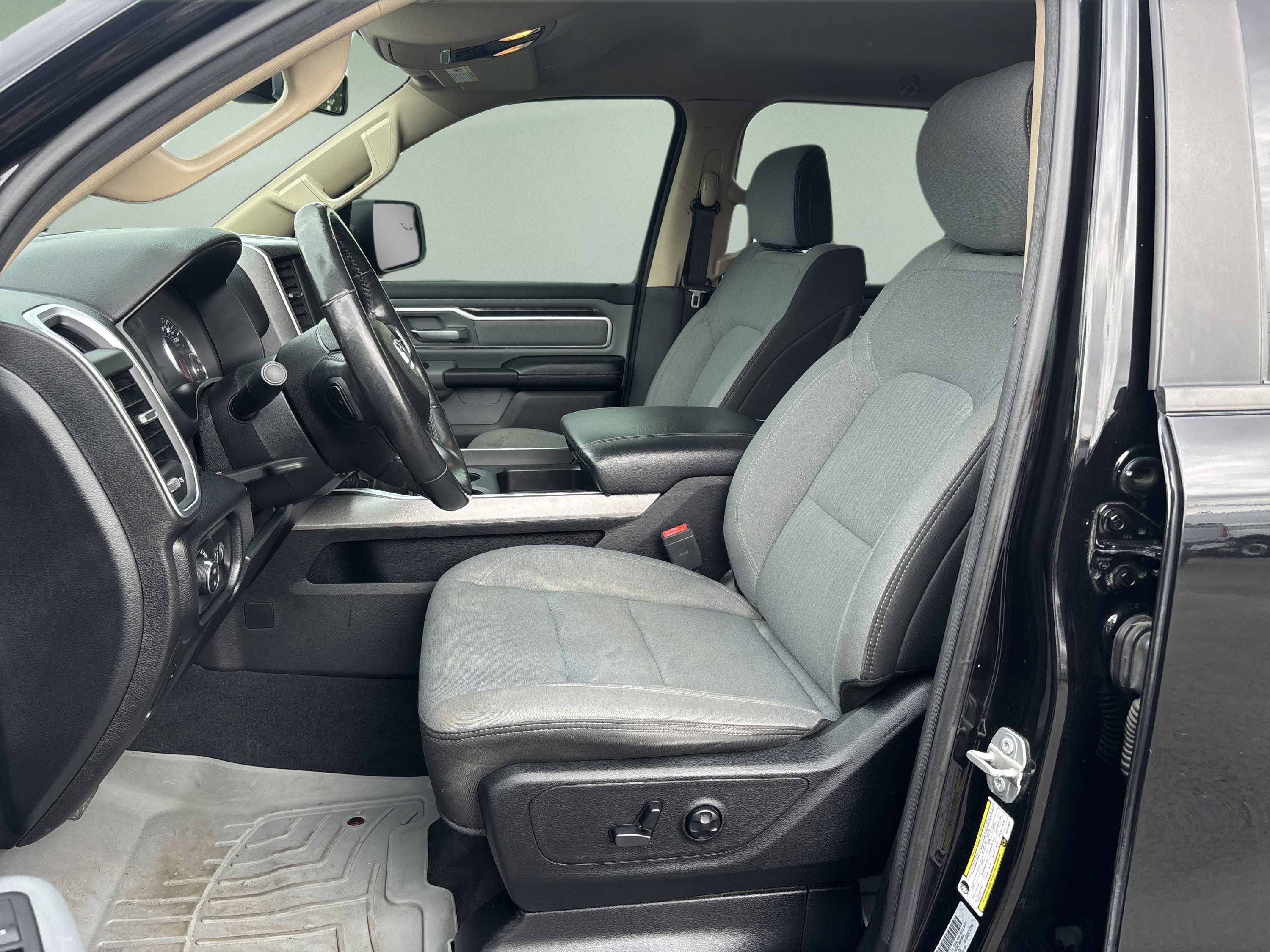 Used 2019 RAM 1500 Big Horn AWD/4WD image 19