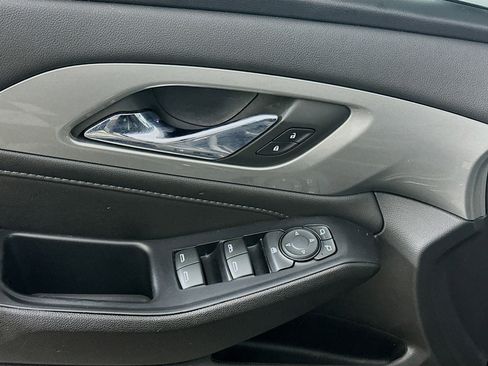 Used 2022 Chevrolet Traverse LT image 15