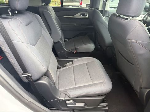 New 2026 Ford Explorer Active RWD image 14