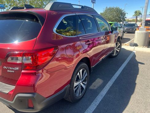 Used 2018 Subaru Outback 3.6R Limited AWD/4WD image 6