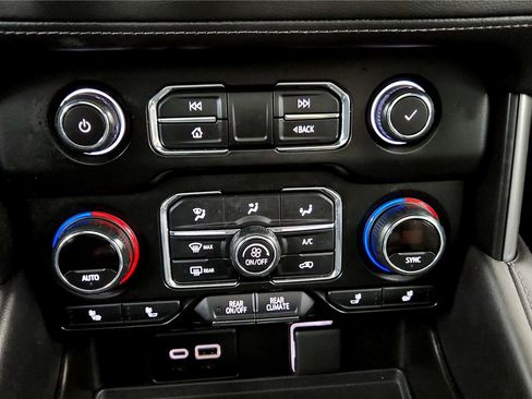 Used 2021 Chevrolet Tahoe Z71 w/ Z71 Off-Road Package image 29