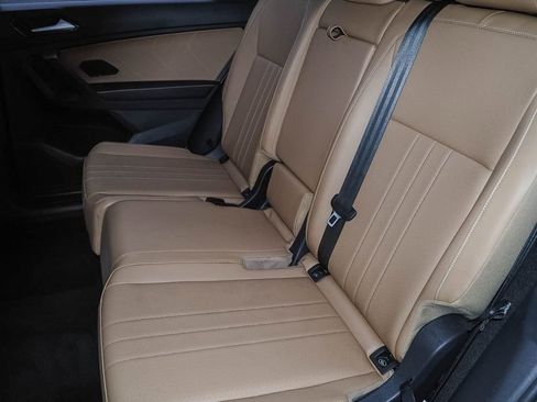 Used 2022 Volkswagen Tiguan SE w/ Panoramic Sunroof Package image 31