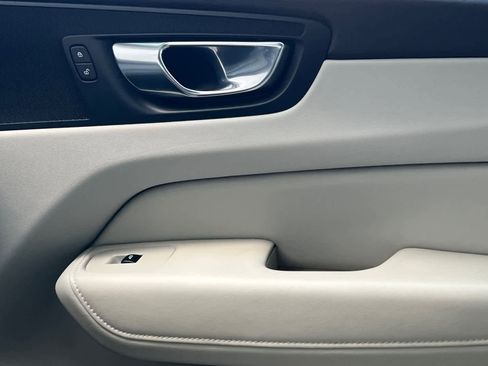 Used 2023 Volvo XC60 B5 Core image 20