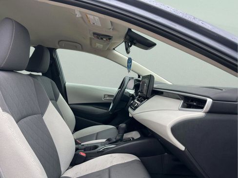 Used 2025 Toyota Corolla LE image 31