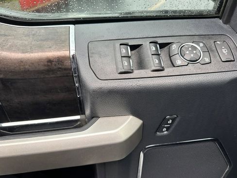Used 2022 Ford F250 Lariat image 12