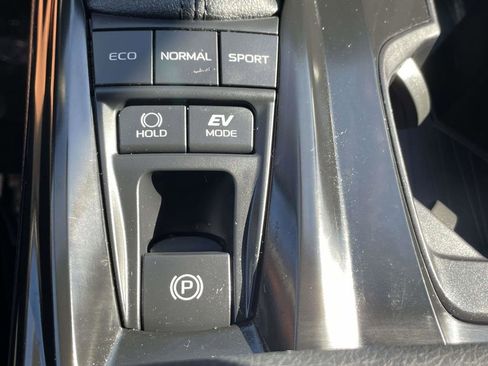 Used 2025 Toyota Camry SE FWD image 38
