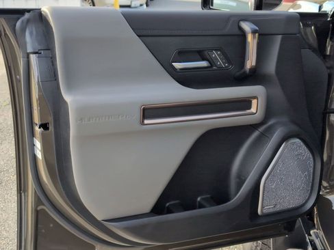 Used 2025 GMC Hummer EV 2X w/ LPO, Sport Package image 18