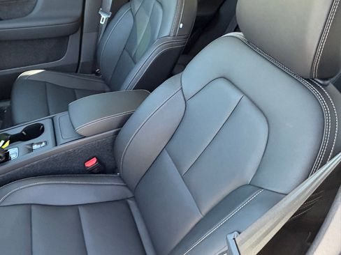 New 2026 Volvo XC40 B4 Core image 19