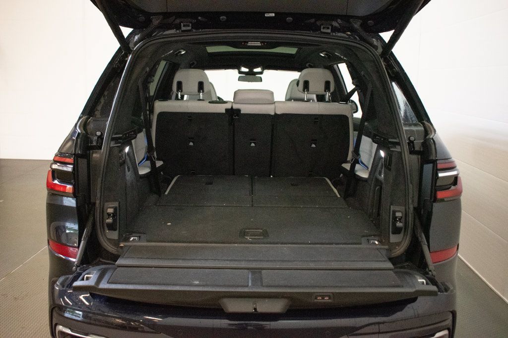 Used 2024 BMW X7 xDrive40i w/ M Sport Package AWD/4WD image 26