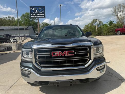 Used 2018 GMC Sierra 1500 SLE w/ SLE Value Package AWD/4WD image 4
