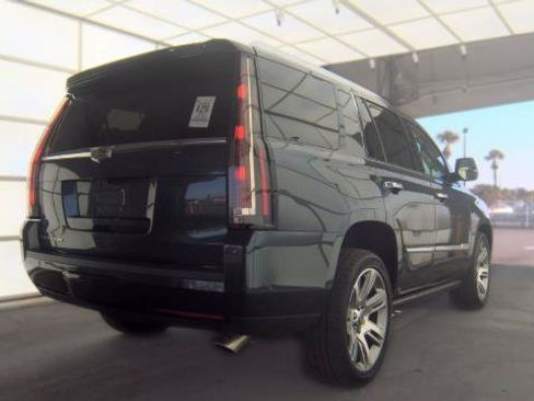 Used 2020 Cadillac Escalade Premium Luxury RWD image 2