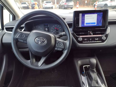 Used 2025 Toyota Corolla LE image 23