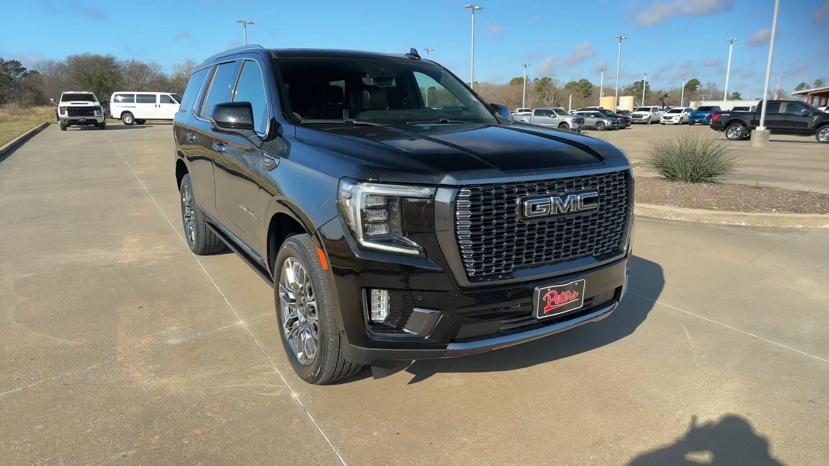 Used 2023 GMC Yukon Denali Ultimate AWD/4WD image 3