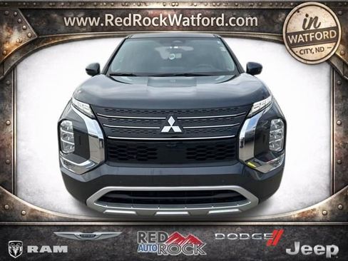 Used 2024 Mitsubishi Outlander SE image 3