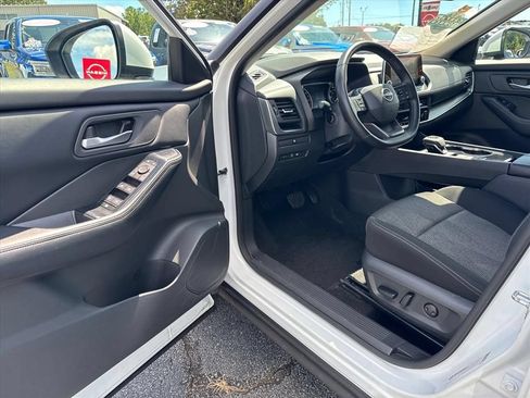 Used 2025 Nissan Rogue SV FWD image 15