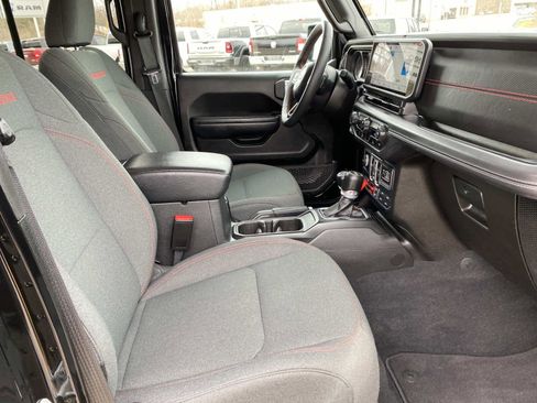 Certified 2025 Jeep Wrangler Unlimited Rubicon AWD/4WD image 23