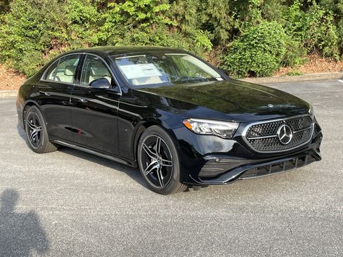 New 2026 Mercedes-Benz E 350 4MATIC Sedan image 4